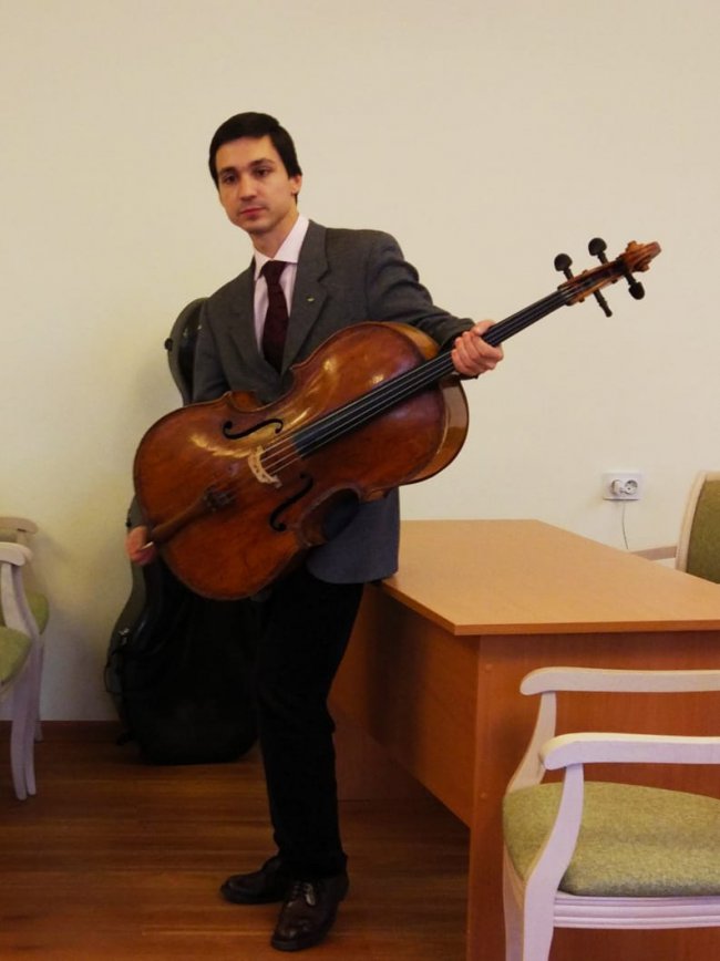 В концертном зале Магаданского колледжа искусств прошел мастер-класс виолончелиста Глеба Степанова