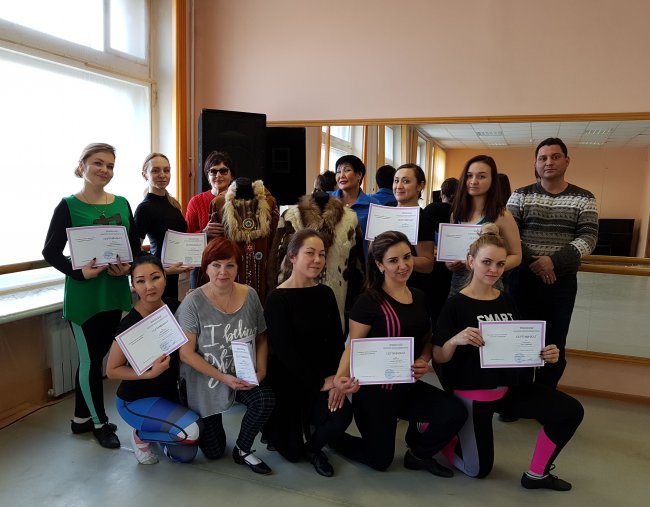 Руководители и участники творческих коллективов приняли участие в мастер-классе «Танцы народов Севера»