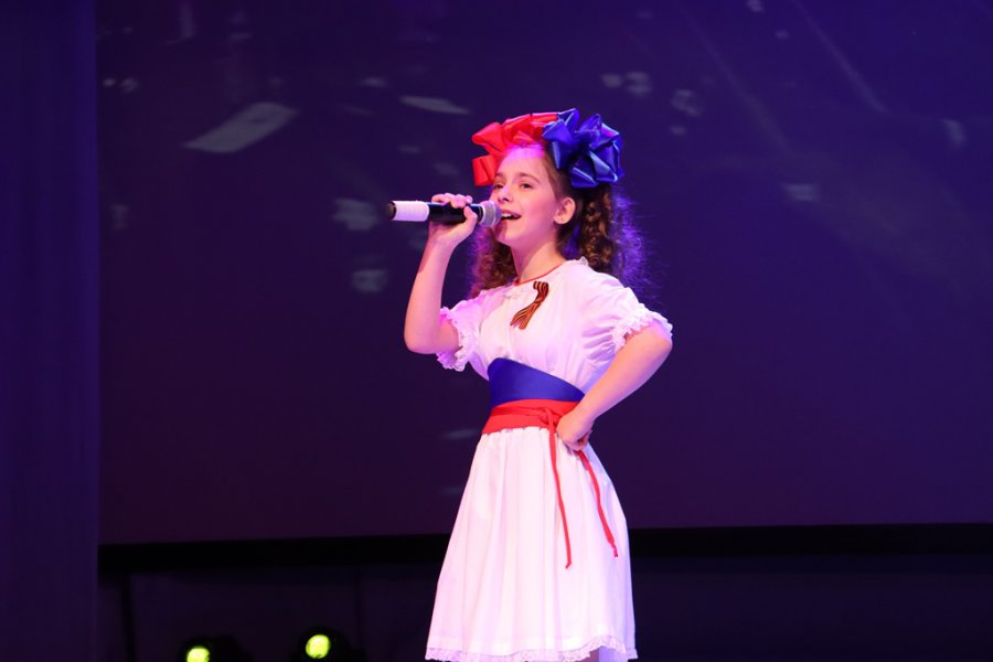 14 февраля на сцене Магаданского театра кукол прошел заключительный концерт регионального фестиваля «Красная гвоздика. Дети»