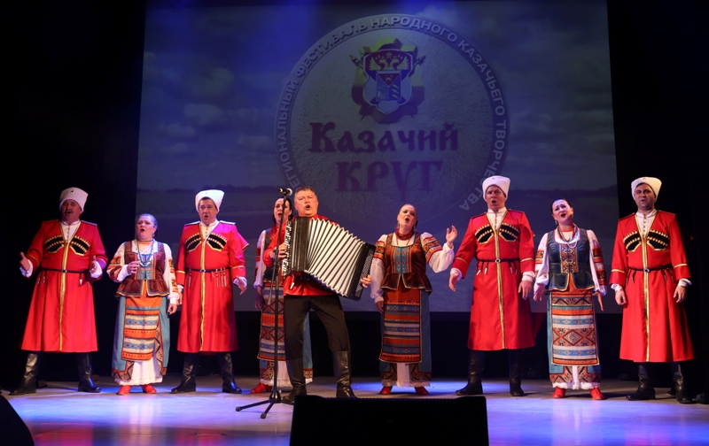 В Магаданском областном театре кукол прошел заключительный концерт V регионального фестиваля народного казачьего творчества «Казачий круг»