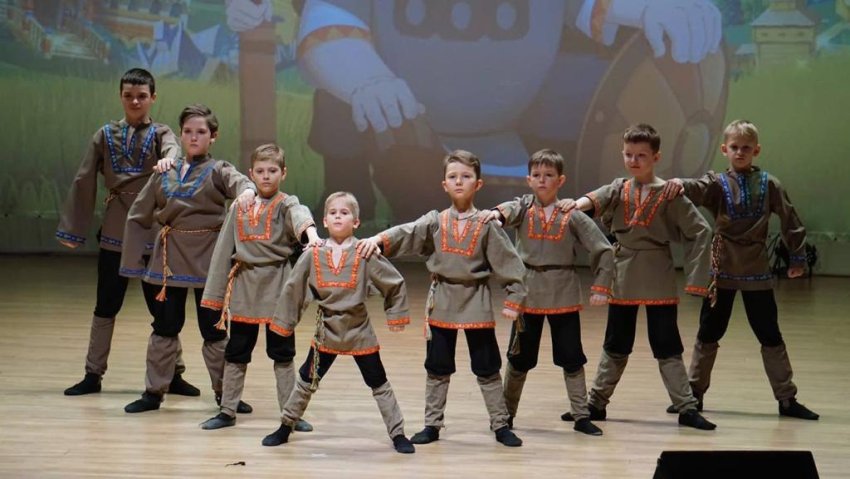 Хореографический ансамбль «Самородок».